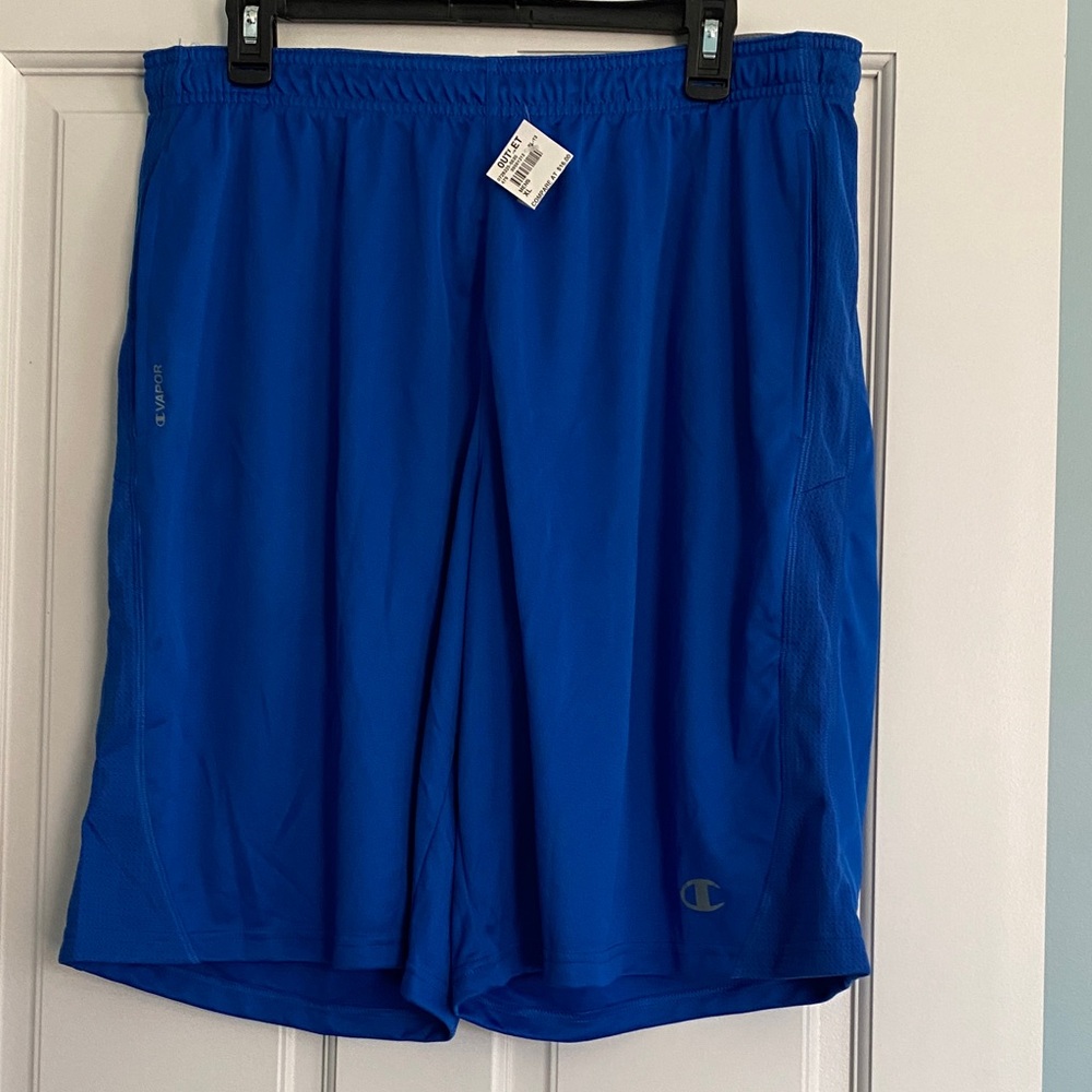 Men’s Athletic shorts with side pockets. NWT